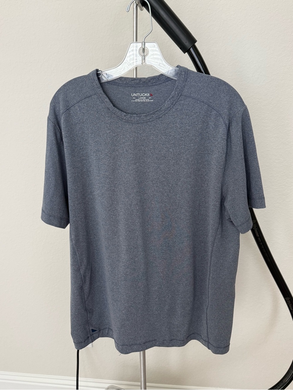 UNTUCKit Men's Short Sleeve Crew T-Shirt in Charcoal Heather